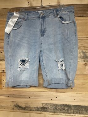 Sand Piper size 20 High-rise Stretchy Light Wash Distressed Denim Bermuda Shorts